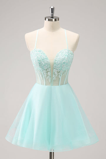 Vestido de fiesta corto con tirantes finos y corte en A de color verde